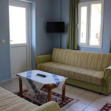 Summer Life アパートホテル 4*