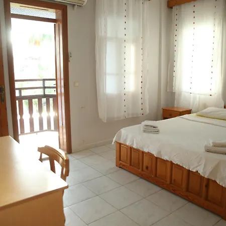 Summer Life Aparthotel 4*